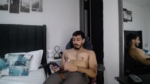 Snapshot of ares_xxxx chatting on 12-01-24, 04:29 ARES online show from 12-01-24, 04:29