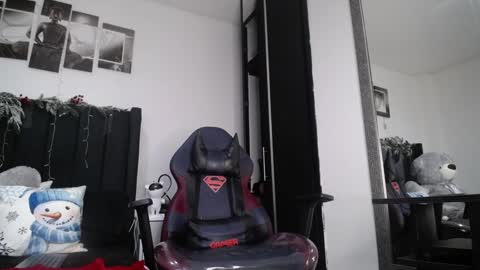 Snapshot of ares_xxxx chatting on 12-12-24, 05:04 ARES online show from 12-12-24, 05:04