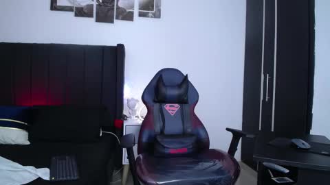 Snapshot of ares_xxxx chatting on 02-14-25, 02:44 ARES online show from 02-14-25, 02:44