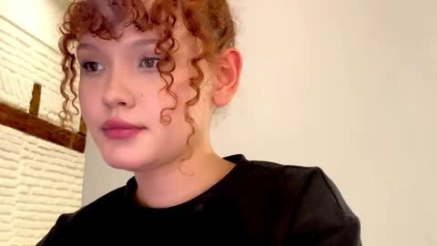 Snapshot of aresha_viree chatting on 05-16-26, 07:34 Aresha online show from 05-16-26, 07:34