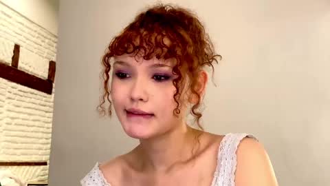 Snapshot of aresha_viree chatting on 05-18-26, 03:24 Aresha online show from 05-18-26, 03:24