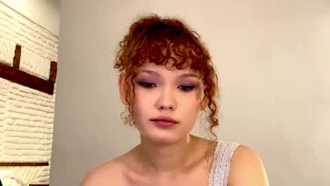 Snapshot of aresha_viree chatting on 05-18-26, 04:07 Aresha online show from 05-18-26, 04:07