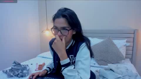 Snapshot of ari_cooper_ chatting on 12-02-25, 12:43 Ara online show from 12-02-25, 12:43