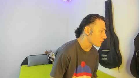 aria y orien  online show from 01-12-26, 01:05