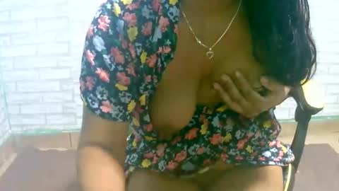 Snapshot of ariah13 chatting on 04-18-26, 06:12 ariah13 online show from 04-18-26, 06:12