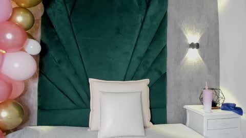 Snapshot of ariana_ceballos chatting on 12-30-24, 11:59 ARIANA online show from 12-30-24, 11:59