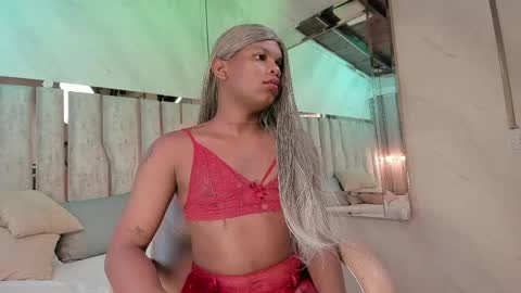 ariana_grande233 online show from 04-14-26, 11:38