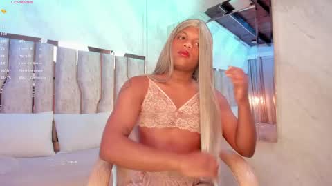ariana_grande233 online show from 05-13-26, 11:40