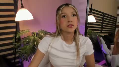 Snapshot of ariana_rosse__ chatting on 06-22-26, 01:52 Ariana online show from 06-22-26, 01:52