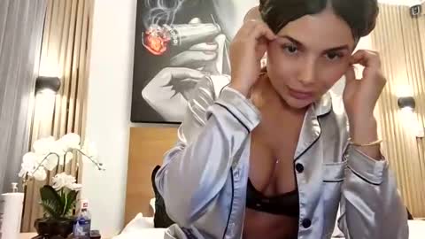 cristina online show from 04-30-26, 11:42
