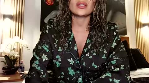 cristina online show from 05-15-26, 12:06