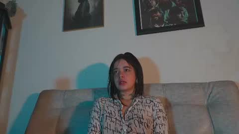 Snapshot of ariana_whitee chatting on 06-12-26, 09:57 ariana_whitee online show from 06-12-26, 09:57