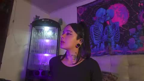 Snapshot of ariana_whitee chatting on 07-18-26, 07:23 ariana_whitee online show from 07-18-26, 07:23