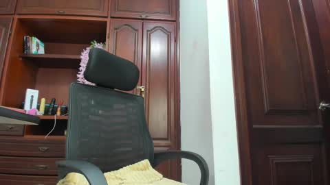 Andrea online show from 10-15-25, 01:17