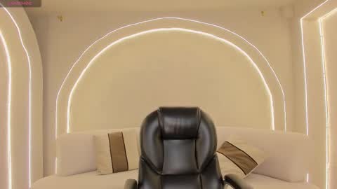 Ariana Dumont online show from 01-16-26, 11:25