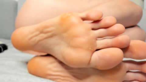 Ariana  Steven online show from 10-27-25, 02:48