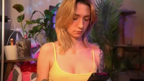 Snapshot of arianna_richi chatting on 03-11-26, 06:19 Olivka online show from 03-11-26, 06:19