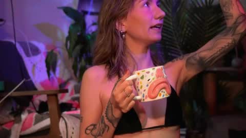 Snapshot of arianna_richi chatting on 04-24-26, 10:28 Olivka online show from 04-24-26, 10:28