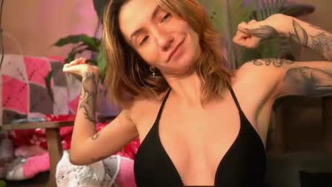 Snapshot of arianna_richi chatting on 06-19-26, 09:57 Olivka online show from 06-19-26, 09:57