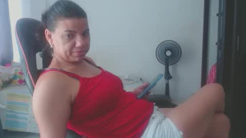 Snapshot of ariannaloovel chatting on 04-29-26, 06:25 ariannaloovel online show from 04-29-26, 06:25