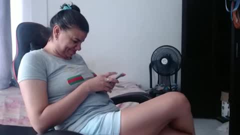 Snapshot of ariannaloovel chatting on 05-13-26, 06:05 ariannaloovel online show from 05-13-26, 06:05