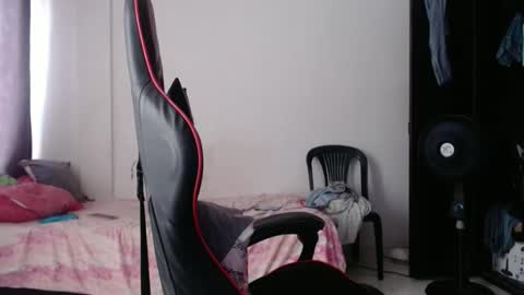 Snapshot of ariannaloovel chatting on 05-15-26, 06:15 ariannaloovel online show from 05-15-26, 06:15