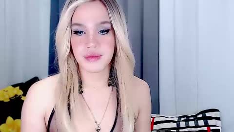 Snapshot of arianne_xoxo777 chatting on 02-26-25, 06:15 ARIANNE CUMS online show from 02-26-25, 06:15