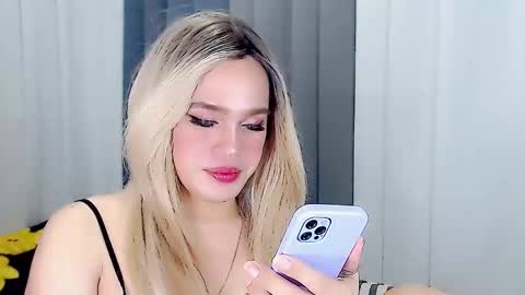 Snapshot of arianne_xoxo777 chatting on 03-07-25, 12:12 ARIANNE CUMS online show from 03-07-25, 12:12