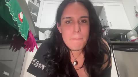 Snapshot of ariawestlove chatting on 01-06-25, 05:41 Aria online show from 01-06-25, 05:41