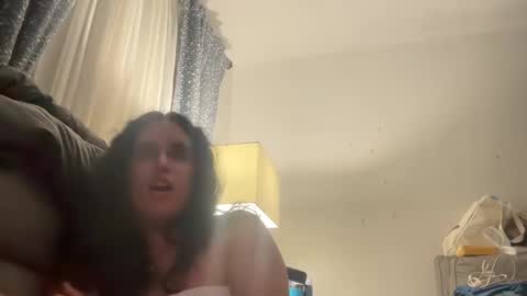 Snapshot of ariawestlove chatting on 02-18-25, 04:26 Aria online show from 02-18-25, 04:26