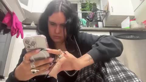 Snapshot of ariawestlove chatting on 03-04-25, 04:17 Aria online show from 03-04-25, 04:17