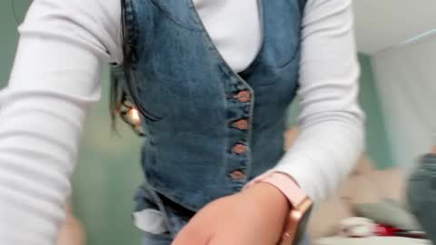 Ariel online show from 12-24-24, 01:17