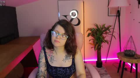 Snapshot of ariell_mini chatting on 05-20-26, 05:46 Ariell Mini online show from 05-20-26, 05:46
