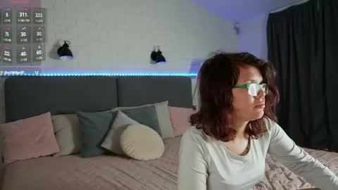 Snapshot of ariell_mini chatting on 05-30-26, 06:21 Ariell Mini online show from 05-30-26, 06:21