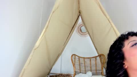 A R I   online show from 10-12-25, 12:04