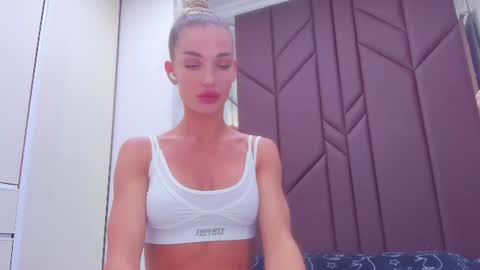 Snapshot of ariellablonde chatting on 06-09-26, 09:04 AriellaBlonde online show from 06-09-26, 09:04