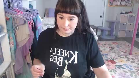 Snapshot of arielle_cleo chatting on 02-24-26, 02:09 Ari online show from 02-24-26, 02:09