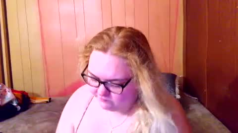 Snapshot of ariellejade06 chatting on 06-10-26, 09:19 ariellejade06 online show from 06-10-26, 09:19