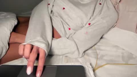 Aria online show from 02-15-26, 05:37