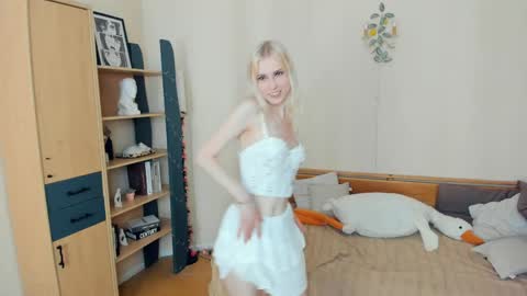 Emily online show from 06-08-26, 08:37
