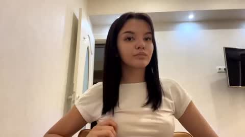 Mia online show from 07-13-26, 12:52