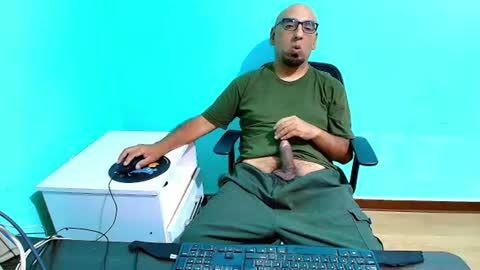 Snapshot of arnelux72 chatting on 06-23-26, 05:49 arnelux72 online show from 06-23-26, 05:49