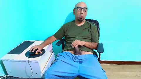 Snapshot of arnelux72 chatting on 07-12-26, 05:42 arnelux72 online show from 07-12-26, 05:42