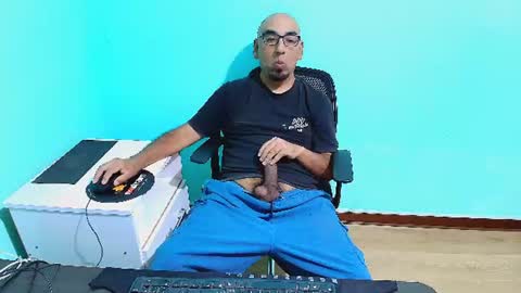 Snapshot of arnelux72 chatting on 07-13-26, 05:32 arnelux72 online show from 07-13-26, 05:32