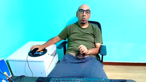 Snapshot of arnelux72 chatting on 08-04-26, 05:21 arnelux72 online show from 08-04-26, 05:21