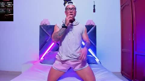 Snapshot of arnold_fit_hot98 chatting on 11-12-25, 04:40 Arnold fit hot98 online show from 11-12-25, 04:40