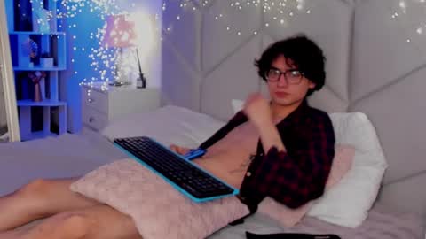 Arnold online show from 12-15-24, 04:04