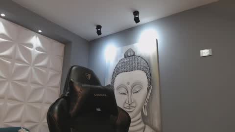 Arohom Lester online show from 10-22-25, 11:10