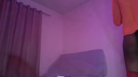 Snapshot of arombadacufofo chatting on 10-04-25, 08:18 Cute Ass Princess online show from 10-04-25, 08:18