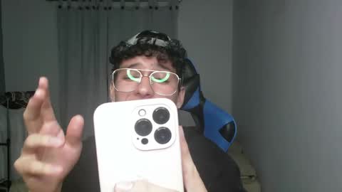 Snapshot of aron_444 chatting on 02-08-25, 06:12 online show from 02-08-25, 06:12